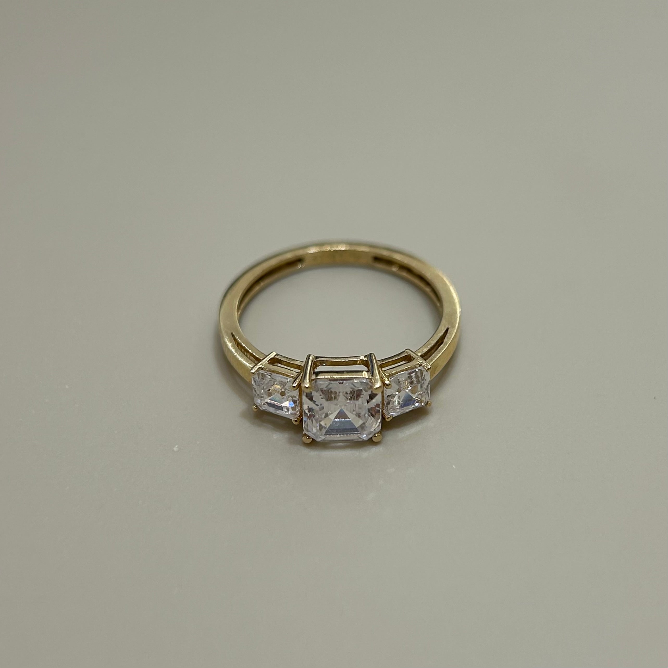 Everly ring