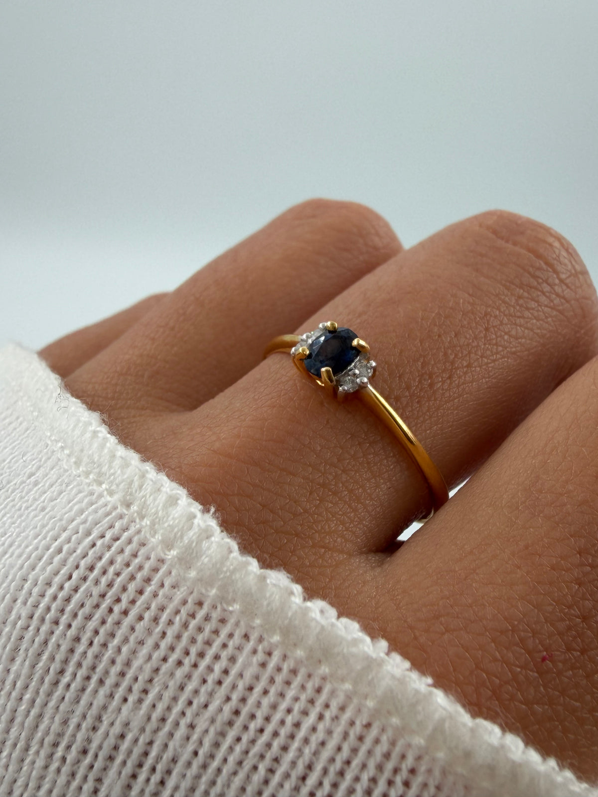 Blue sapphire ring