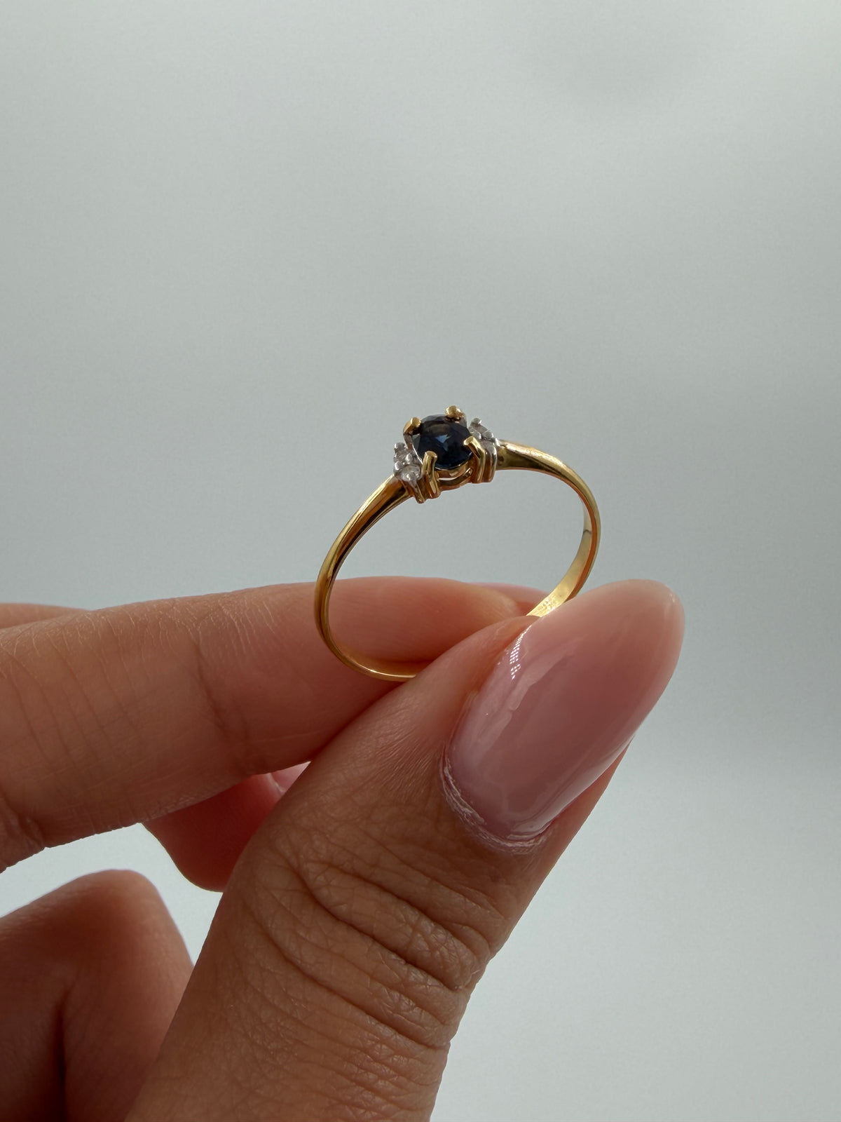 Blue sapphire ring
